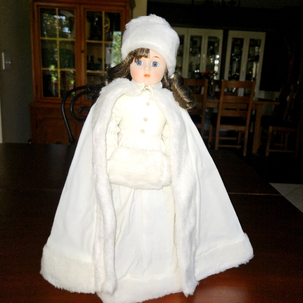 '90's House of Lloyd White Winter Doll NWOT